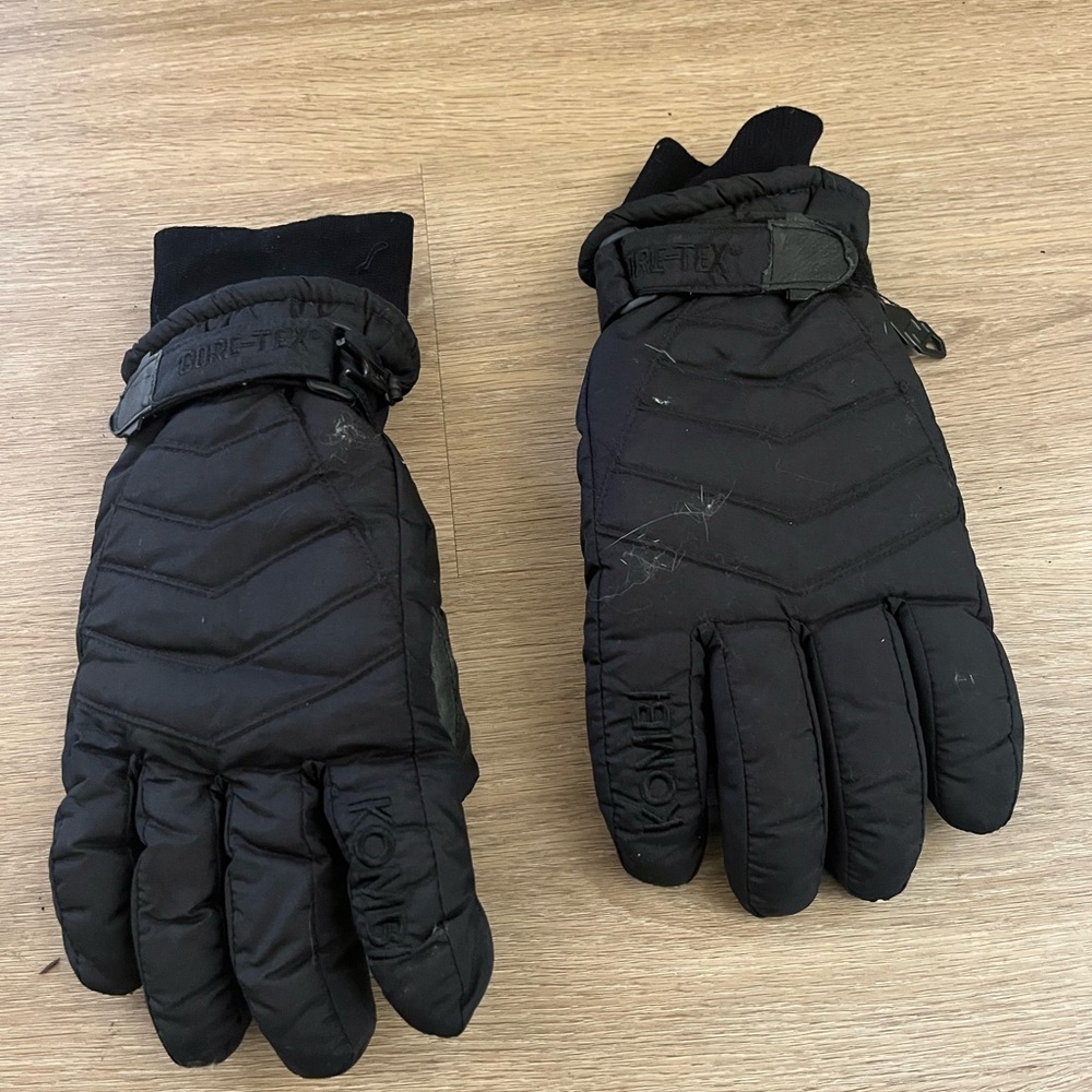 Black Insulated Men's ski Gloves